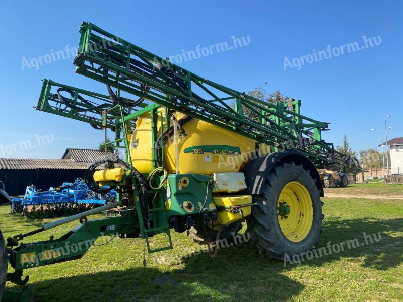 John Deere 740i