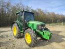 John Deere 5820