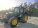 John Deere 5820