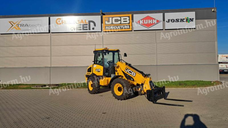 JCB TM220 Agri teleszkópos törzscsuklós rakodó