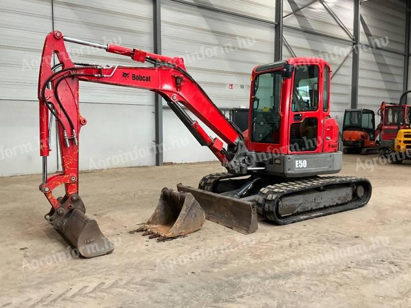 Bobcat E50 EM / 2013 / 3500 óra / 2 db kanál / Lízing 20%-tól