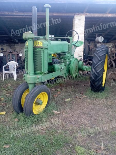 Veterán traktor: John Deere A