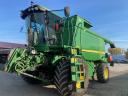 John Deere W660 kombájn adapterekkel