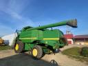 John Deere W660 kombájn adapterekkel