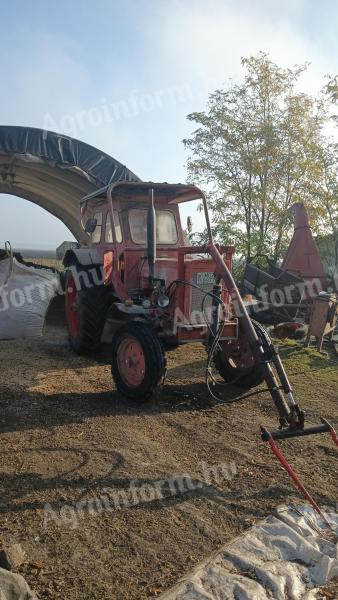 MTZ 50 traktor rakodóval