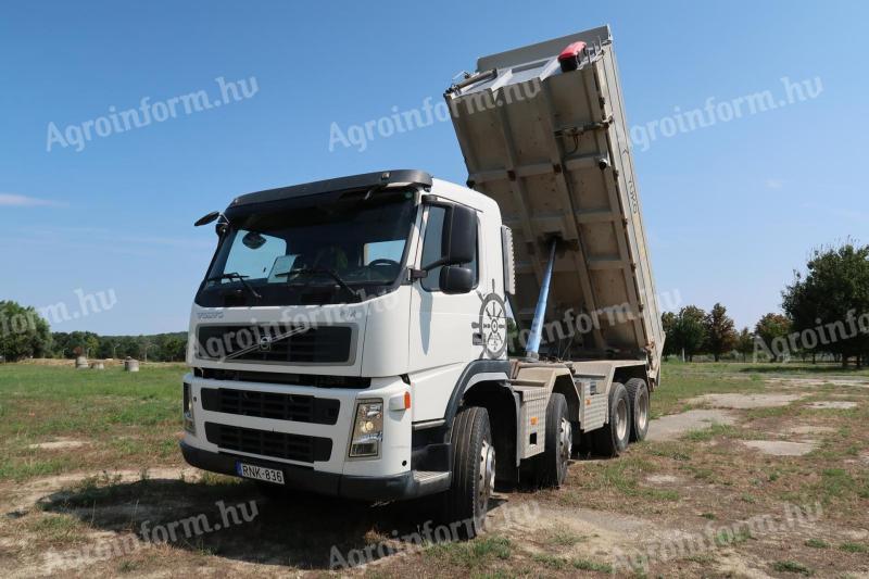 VOLVO FM 440 billenőplatós teherautó + Zorzi pótkocsi (grátisz)