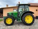 John Deere 5820 trakto