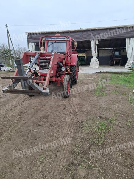 Mtz 50 homlokrakodóval és adaptereivel