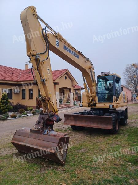 Komatsu PW180-7 típusú gumikerekes forgókotró