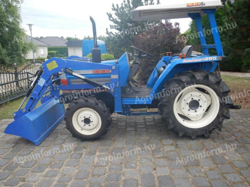 ISEKI TA 250 kis traktor homlokrakodóval