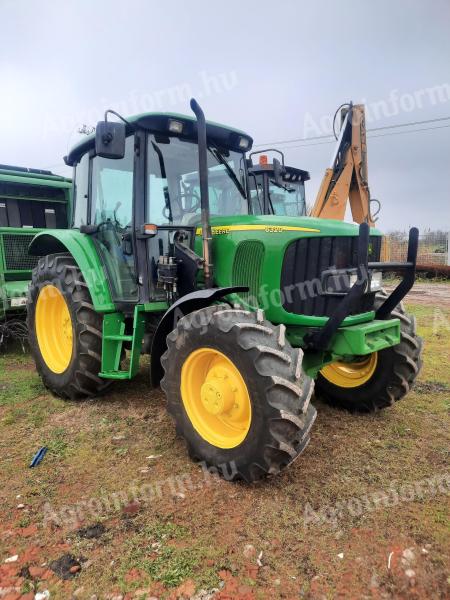 John Deere 6320 homlokrakodóval