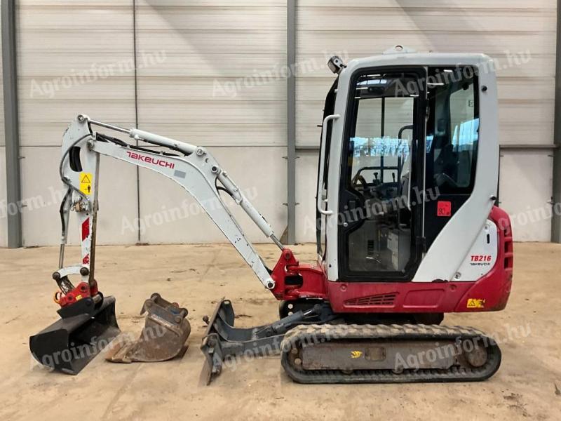 Takeuchi TB216 / 2015 / 2150 kg / 2 db kanál / Lízing 20%-tól