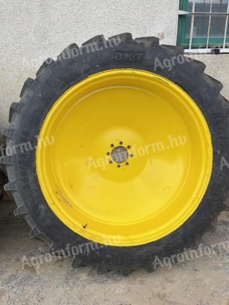 John Deere művelőkerék 340/85 R28 / 340/85 R46 (BKT Agrimax RT955)