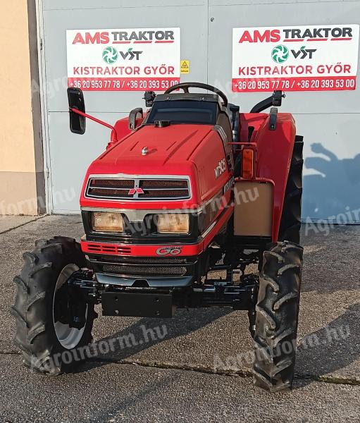 Mitsubishi MT305 összkerekes,  szervós,  négyhengeres,  irányváltós,  30 LE traktor