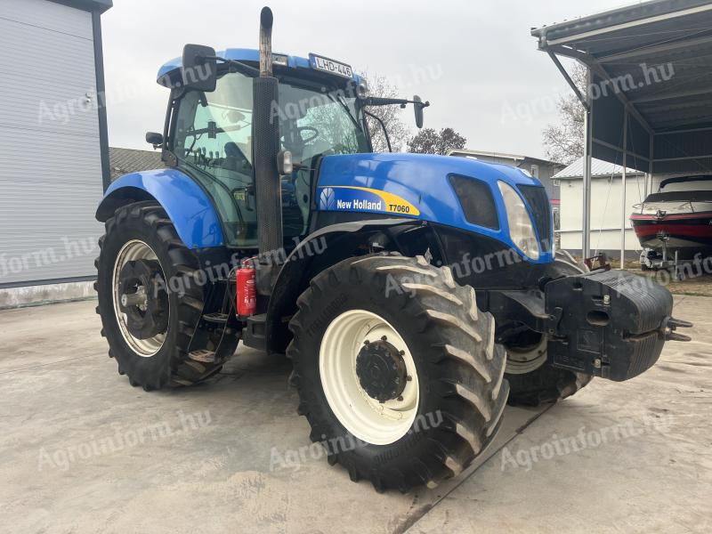 New Holland T7060