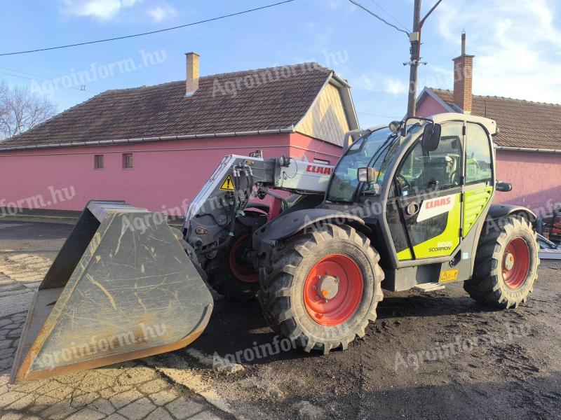 Claas Scorpion 6035 teleszkópos rakodó + 2,3 m3 kanál