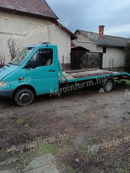 Mercedes-Benz Sprinter 412D Hivatalos Járműszállító