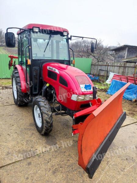 Mahindra Feng Shou 404 kis traktor friss műszakival,  gyári tolólappal eladó