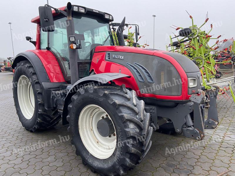 Valtra T163 traktor