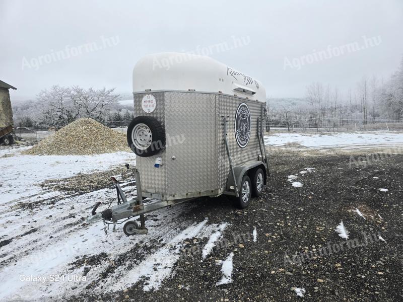 Lószállító tréler eladó! Nagyon szép,  megkímélt állapotban