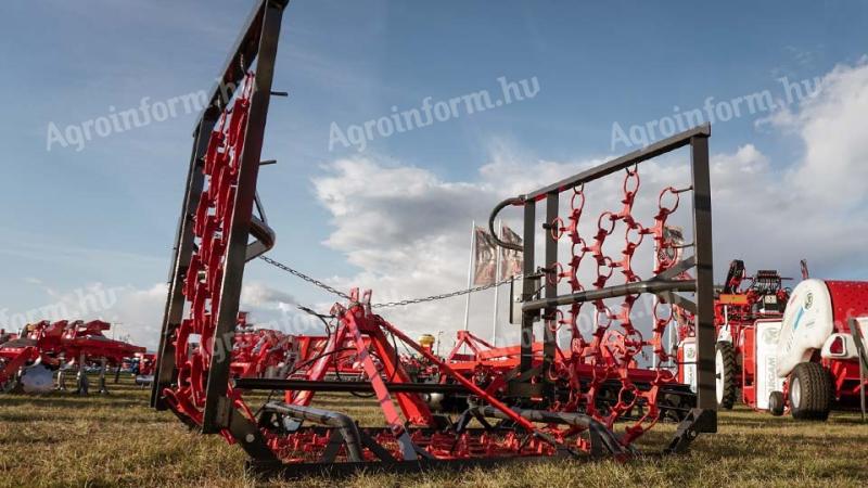 Láncborona Gyepborona 5m munkaszélességgel 4 sor lánccal hidraulikus csukással INGYENES KISZÁLLÍTÁSSAL! LÍZINGLEHETŐSÉGET IS BIZTOSÍTUNK!