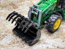 ÚJ John Deere 6920 játéktraktor homlokrakodós. valósághű funkciók,strapabíró kialakítás ABS műanyagból, 4 éves kortól ajánlott,1:16 méretarány