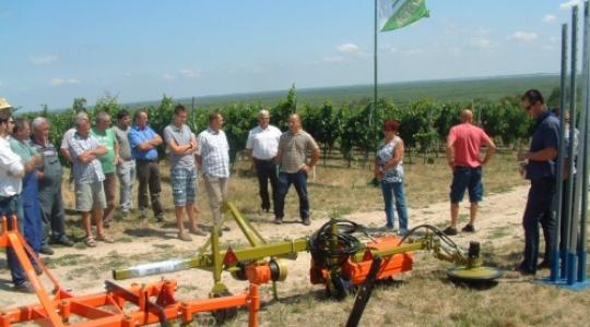 Ismét sikeres szőlészeti szakmai napot tartott a Győri Agroker Zrt. géposztálya