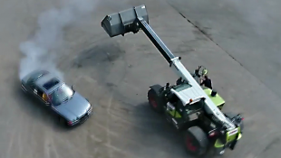 Ilyen őrült driftautós programot még nem látott (+Videó)