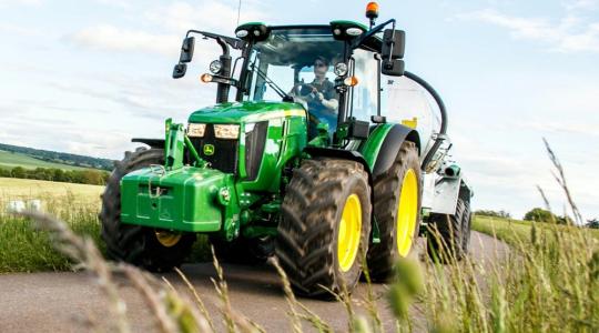 Bemutatkozott az 5R sorozatú John Deere traktorok legújabb generációja