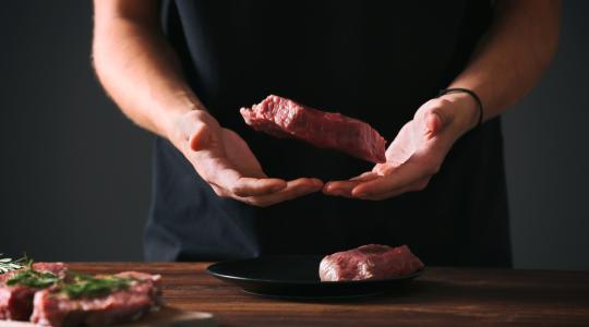 Mesterséges húst dobnának piacra Európában 