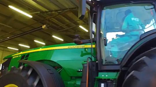 Mezőgépésznek tanulni John Deere traktorok között (+Videó)