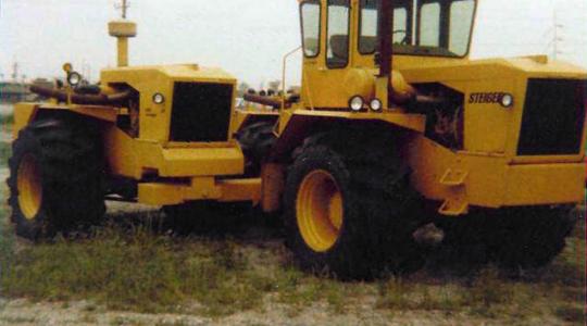 Egy Steiger traktor három motorral