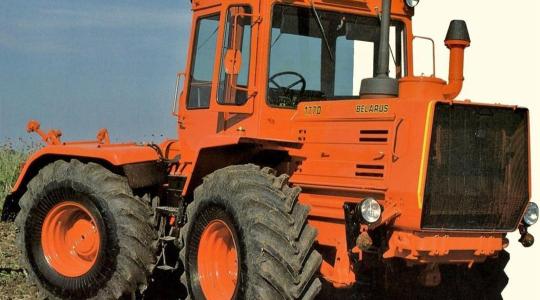 T-150K traktor jól fésült kivitelben