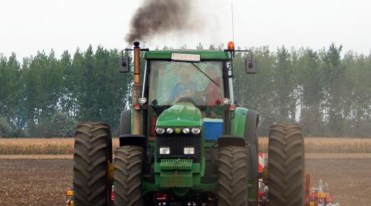 Piacterünkön megtalálja az ideális nehézuniverzális traktort