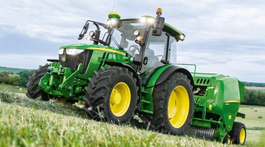 A John Deere a 2019-es szezonra 5R szériájú traktorjainak fejlesztésével készül