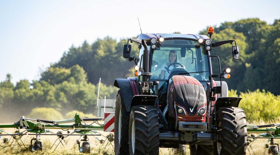 Megújult Valtra traktorok: könnyed működés, minimális kuplunghasználattal