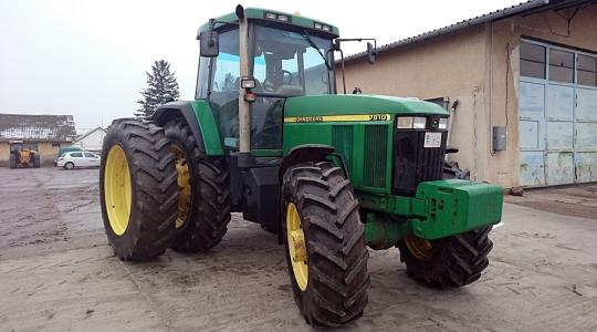 A régi 7000-es John Deere traktorok a megbízhatóság megtestesítői