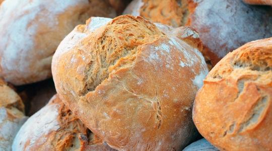 A paraszti kultúrában a kenyeret és a búzát nagy tisztelet övezte