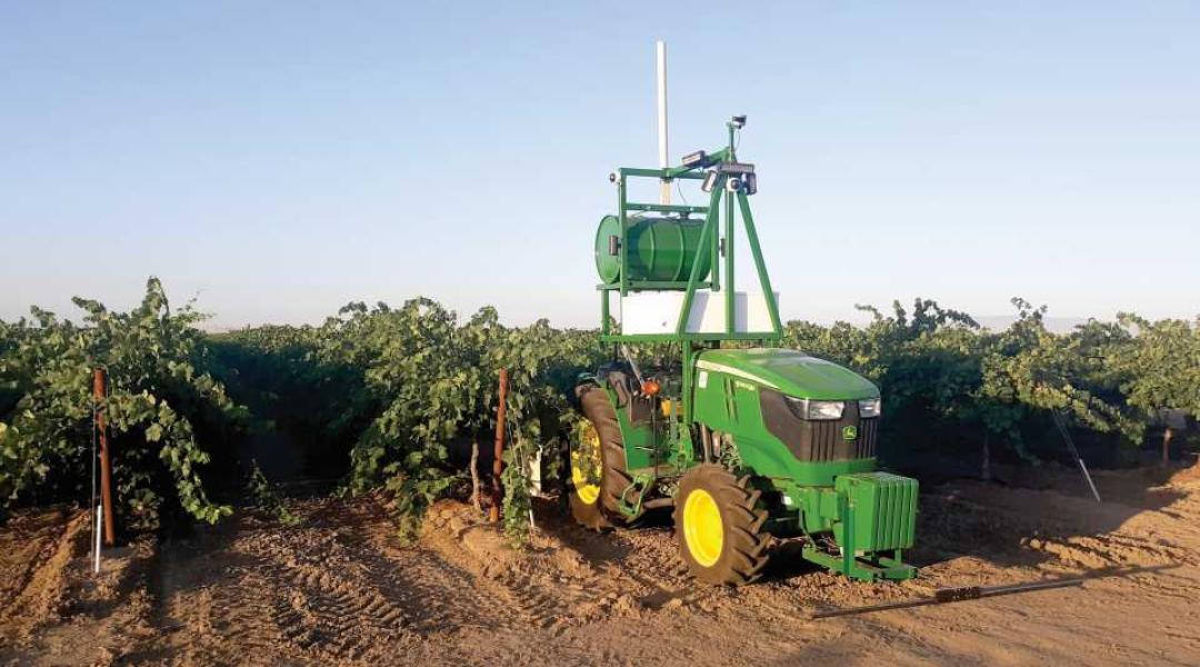 Új, vezető nélküli traktor a gyümölcs- és szőlőültetvények permetezésére