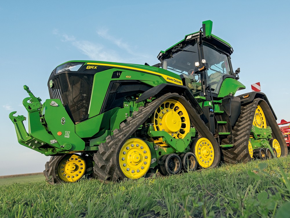 Végre Európában is bemutatkoznak az új John Deere 8R traktorok! -  Agroinform.hu
