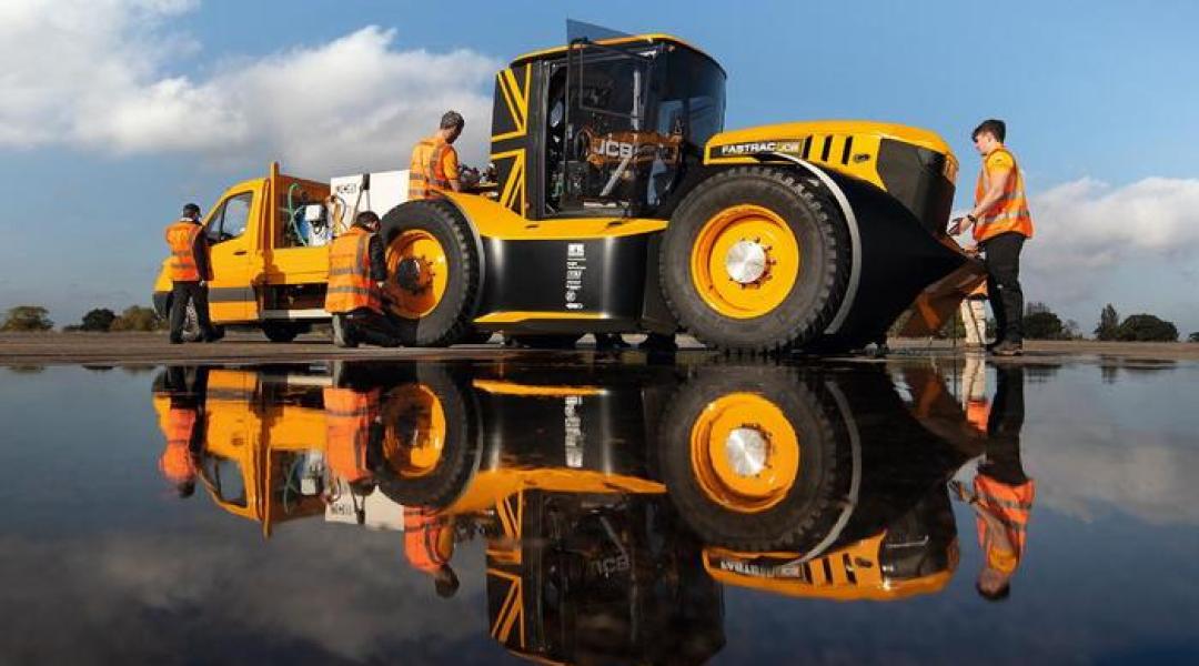Traktor több mint 200 km/h végsebességgel – és egy limitált széria GAZDÁKNAK! – FOTÓK, VIDEÓ!