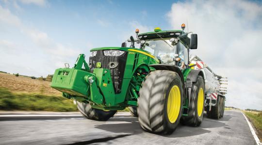 Új John Deere 8R traktorok készletről, árfolyamkockázat nélkül!