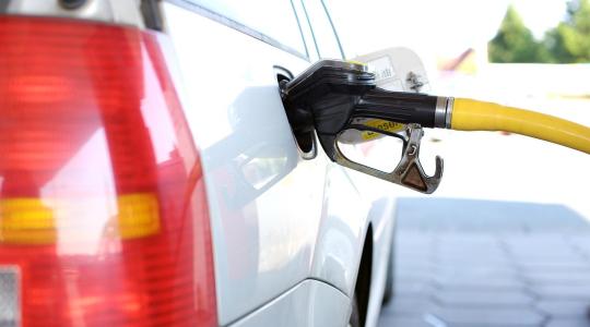Meglesz még ennek a böjtje: újabb 8 forinttal zuhan a benzin ára