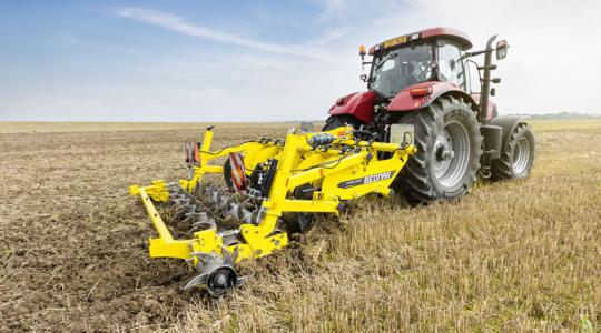 Case IH traktorok és Bednar munkagépek: teljesítményre tervezett gépkapcsolat