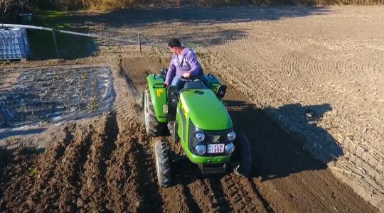 Ilyen sokoldalú traktort még nem láttál! Bebizonyítjuk! – VIDEÓ!