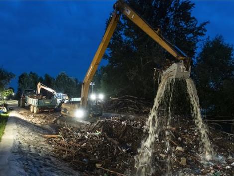 Tisztítják a Szamost az áradás-hozta hulladéktól 