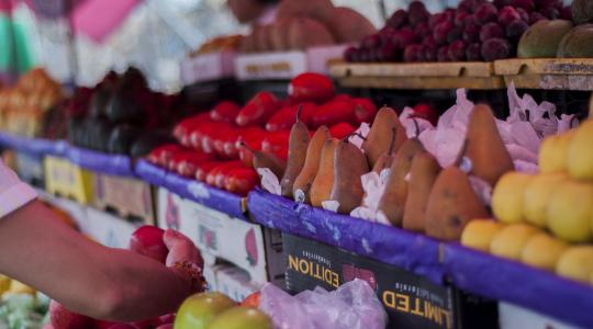 A boltoknak kötelező lesz feltüntetni az összes zöldség és gyümölcs eredetét