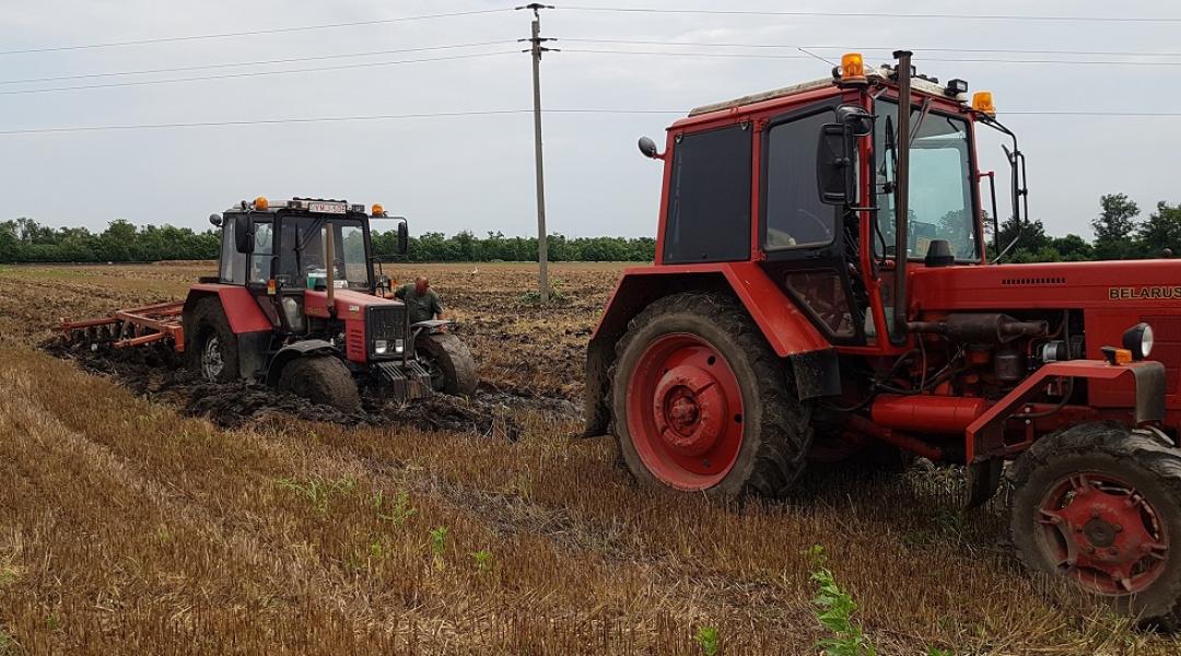 Elakadások, Quadtrac 580 és az öreg traktor egymaga szánt! TI KÜLDTÉTEK! – VIDEÓK és KÉPEK