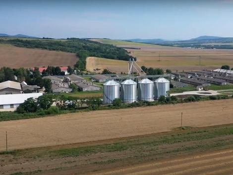 Így működik a biztonságos, automatizált termény be- és kitárolás Pásztón! – VIDEÓ Így működik a biztonságos, automatizált termény be- és kitárolás Pásztón! – VIDEÓ