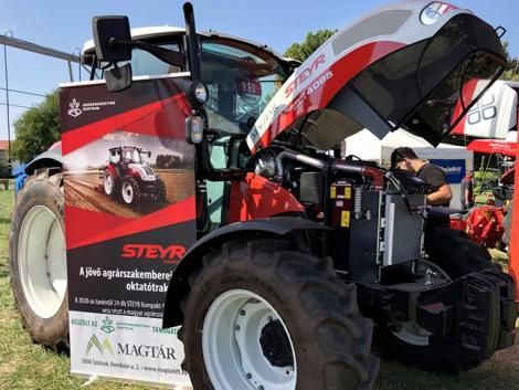 Teljes mellszélességgel kivonultak a STEYR traktorok – VIDEÓ